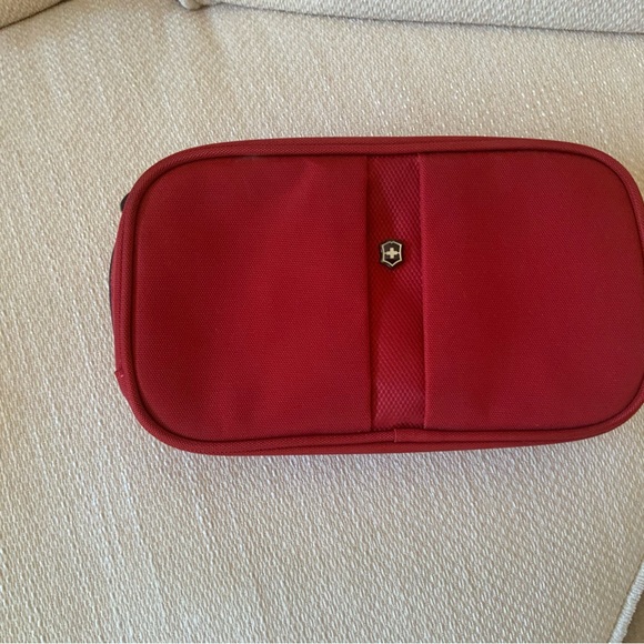 Victorinox 7 piece Toiletry Bag, Packing Cube and Packing Sleeve set - Picture 13 of 14